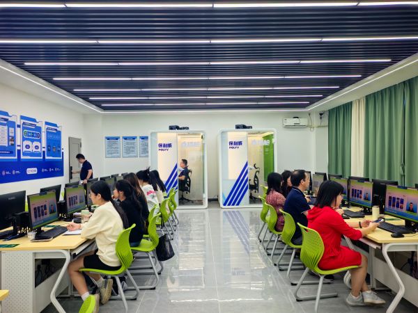 校园自助直播基地“遍地开花”，保利威直播舱助力校园数字化转型